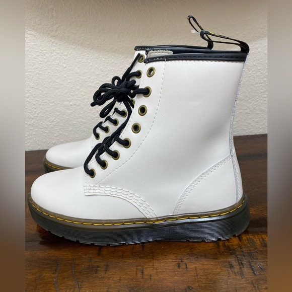 Dr Martens unisex Zavala Size 5M/ 6W -White Smooth Leather Combat Boots - Picture 5 of 10